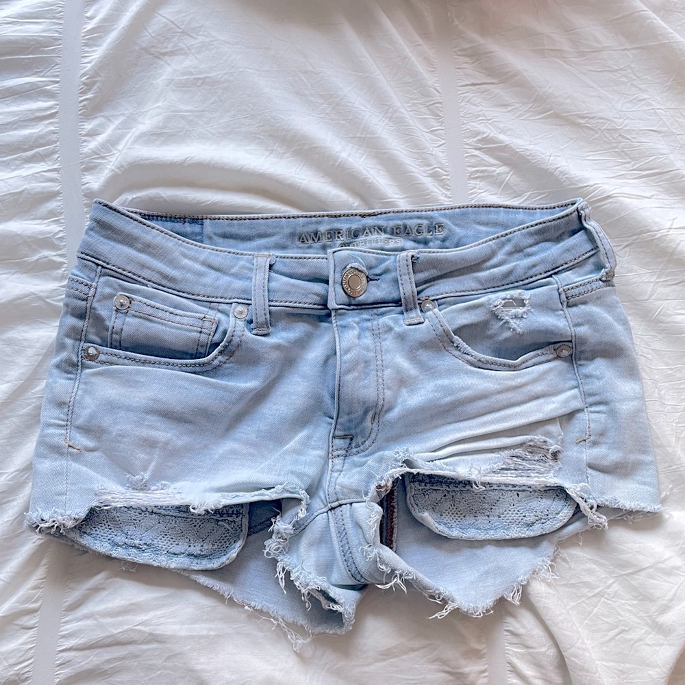 Light Wash Denim Shorts 🦋